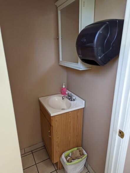 More Photos Of 7719 Clayton Rd, Clayton General Retail For Lease