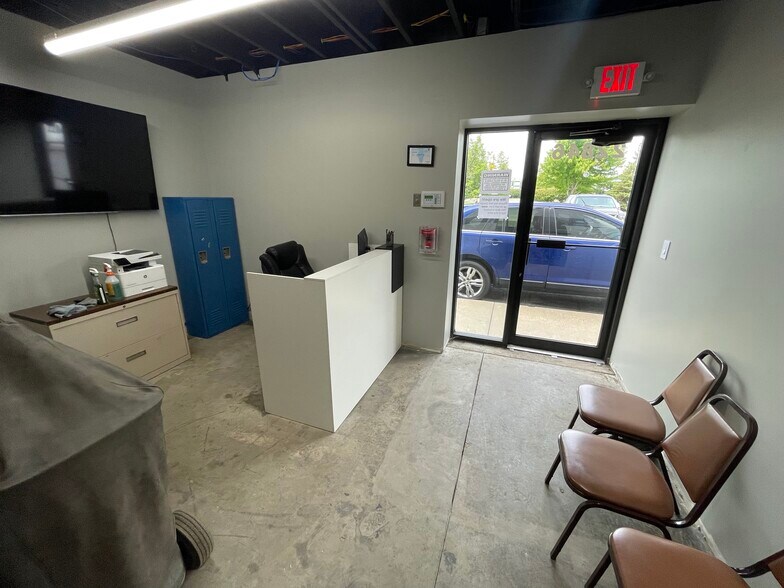 More Photos Of 22844-22848 W Winchester Dr, Channahon Service For Lease