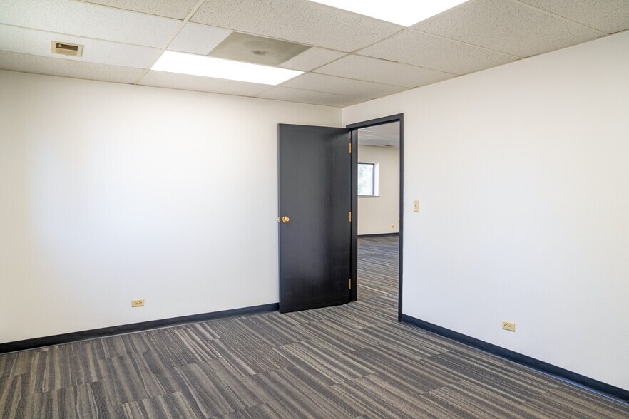 More Photos Of 2737 W 2nd Ave, Denver Warehouse For Lease