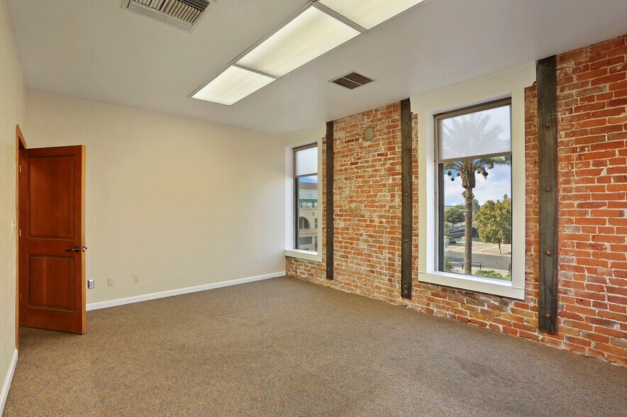 More Photos Of 125 Bridge Pl, Stockton Office For Lease