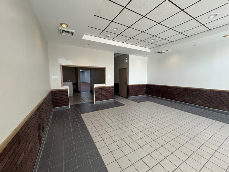 More Photos Of 1733-1739 N Harlem Ave, Chicago Storefront For Lease