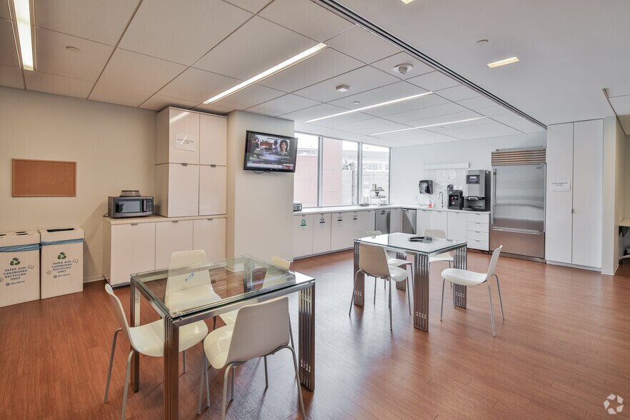 More Photos Of 2101 L St NW, Washington Office For Lease