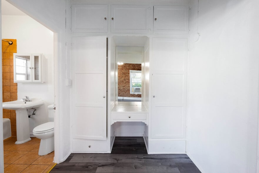 More Photos Of 1848 N Gramercy Pl, Hollywood Apartments For Sale