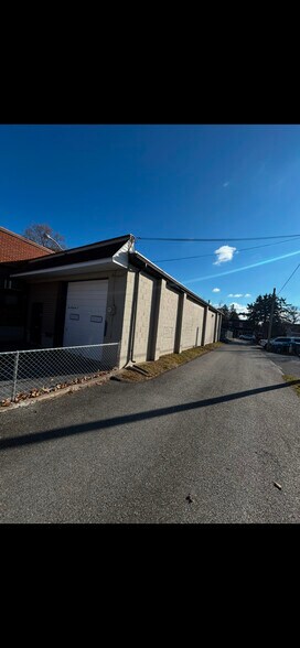 More Photos Of 932 High St, Lancaster Light Manufacturing For Lease