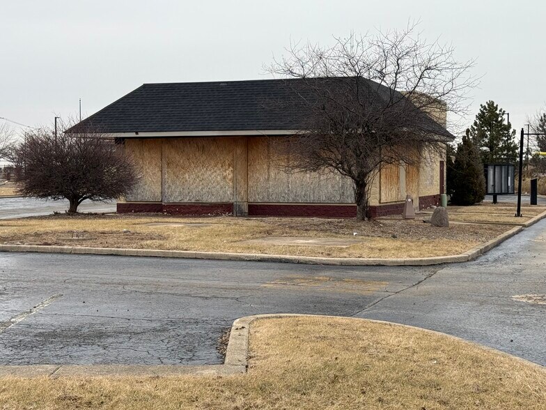 Primary Photo Of 2707 E Sauk Trl, Chicago Heights Fast Food For Sale