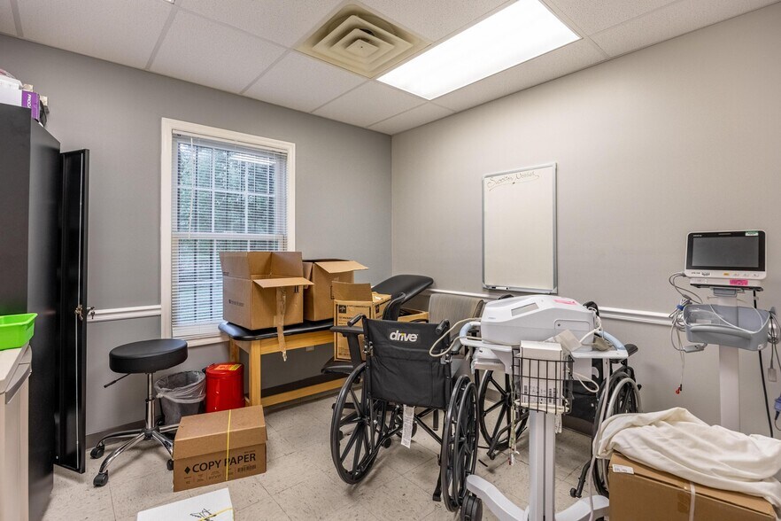 More Photos Of 1420 Fritz St SE, Cleveland Medical For Lease