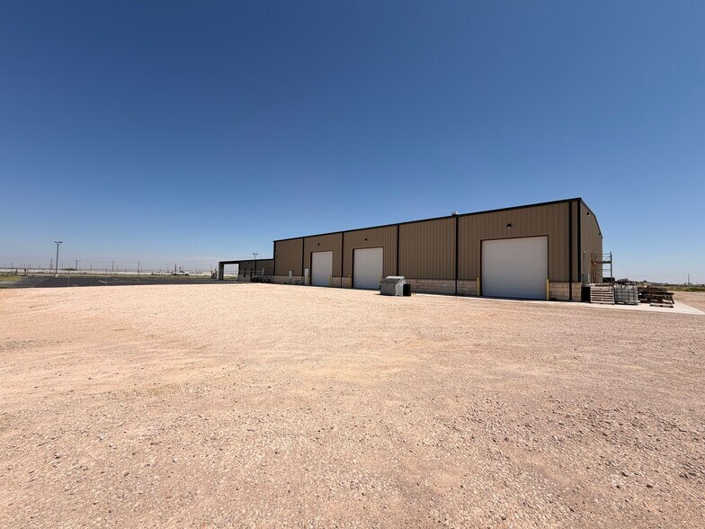 More Photos Of 609 I-20, Pecos Manufacturing For Lease