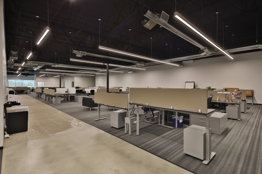 More Photos Of 18500 Crenshaw Blvd, Torrance Warehouse For Sale