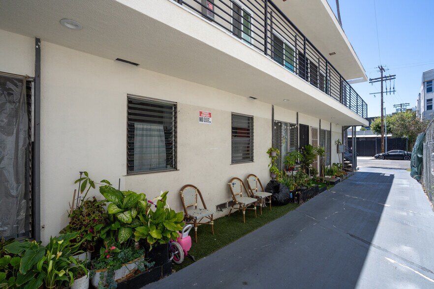 More Photos Of 710 N Hudson Ave, Los Angeles Multifamily For Sale