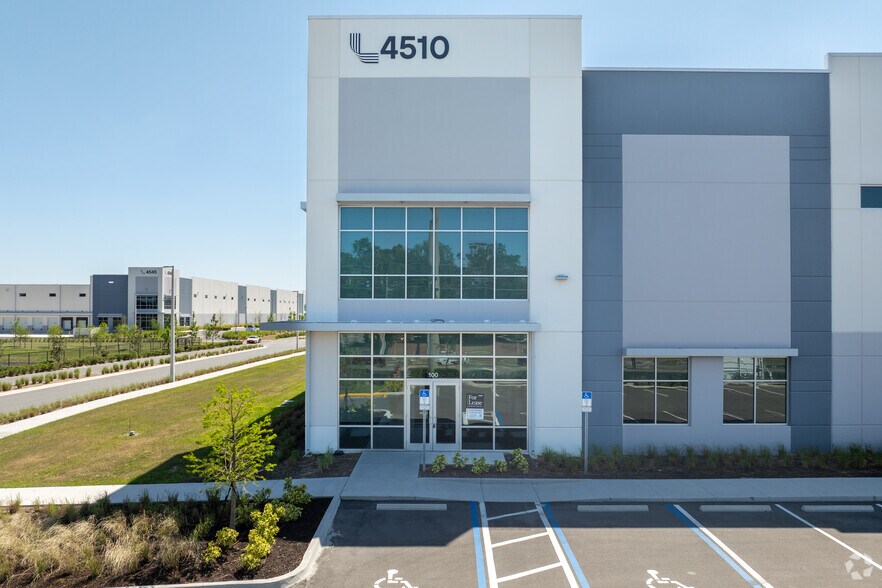 More Photos Of 5501 Lee Vista Blvd, Orlando Unknown For Lease