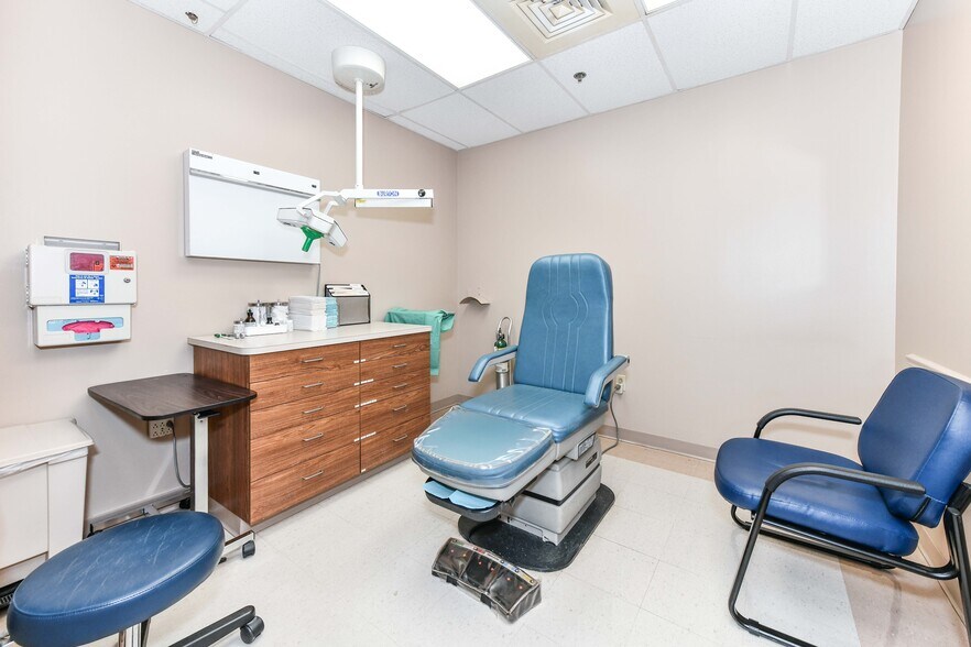 More Photos Of 1860 Town Center Dr, Reston Medical For Sale