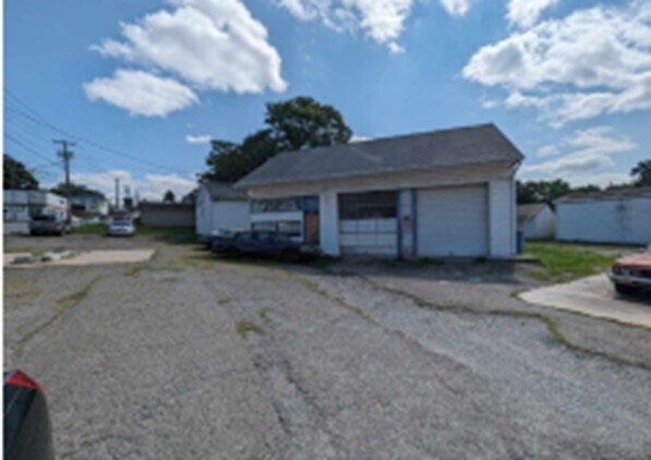 More Photos Of 1622 12th St, Lynchburg Showroom For Sale