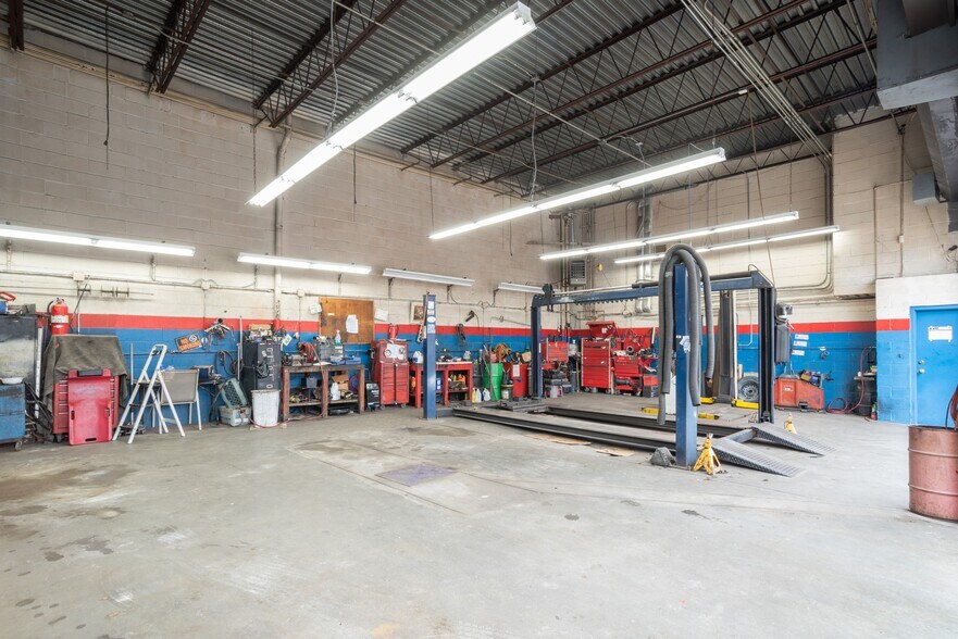 More Photos Of 1580 Bronxdale Ave, Bronx Service Station For Sale