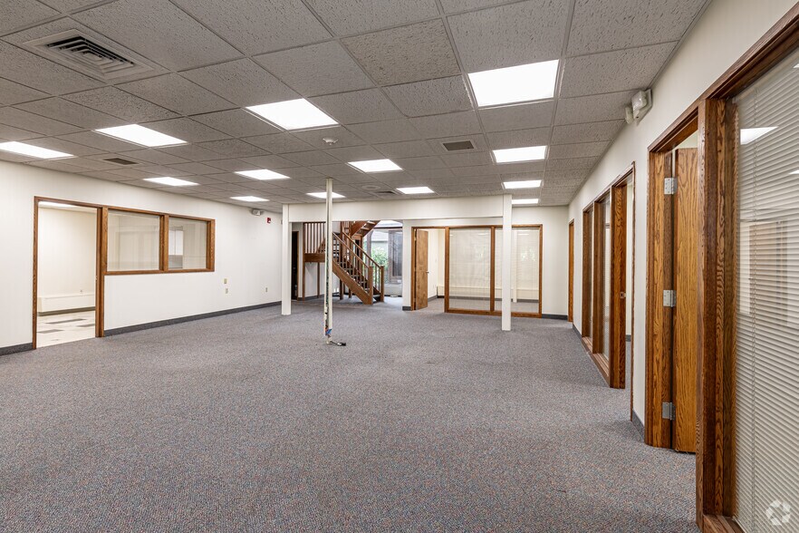 More Photos Of 35 Tower Ln, Avon Office For Lease