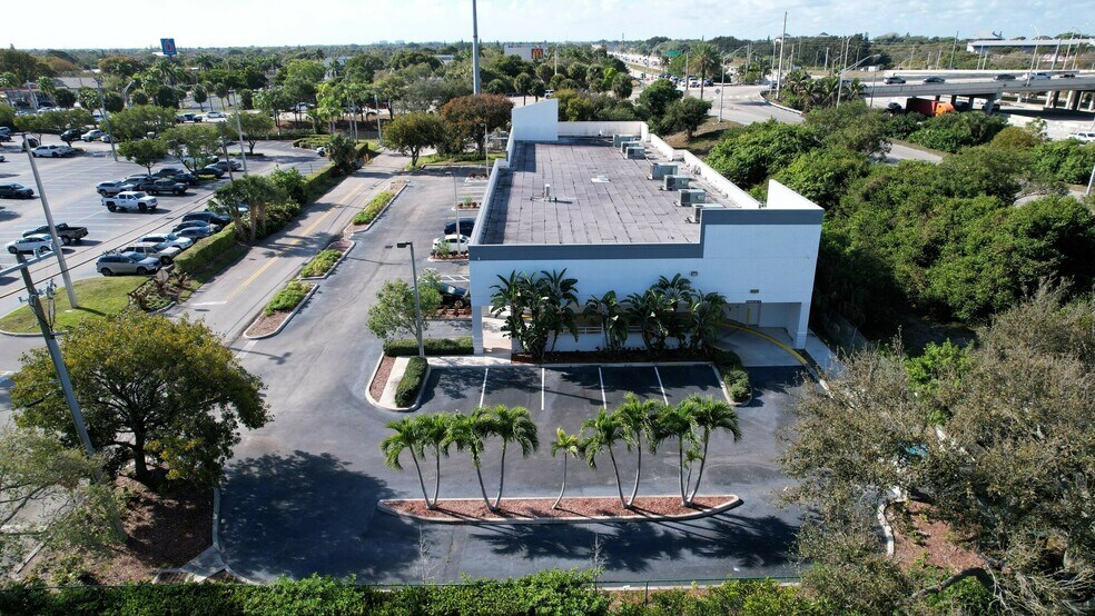 More Photos Of 503-523 Ridge Rd, Lantana Storefront For Lease