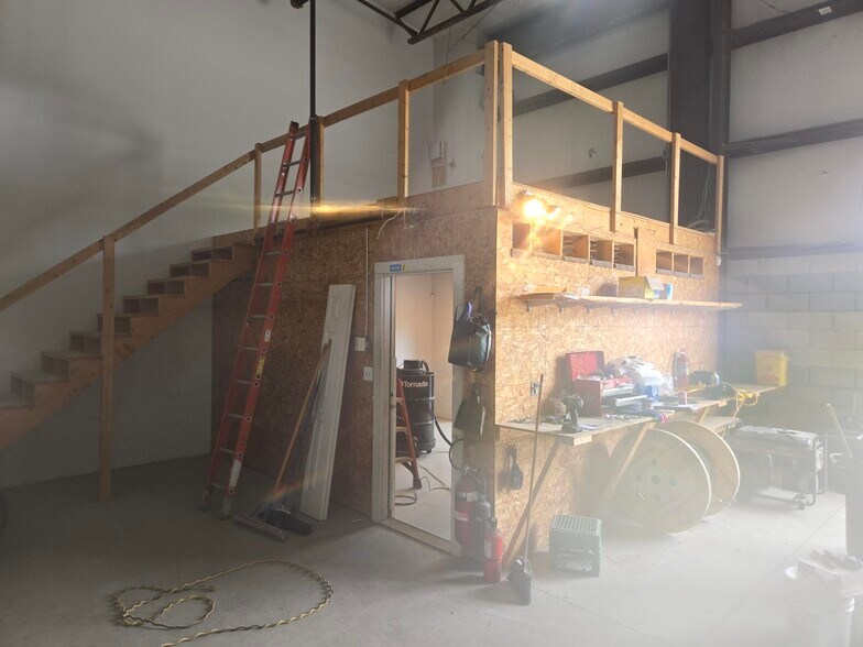 More Photos Of 282 Central St, Hudson Service For Sale