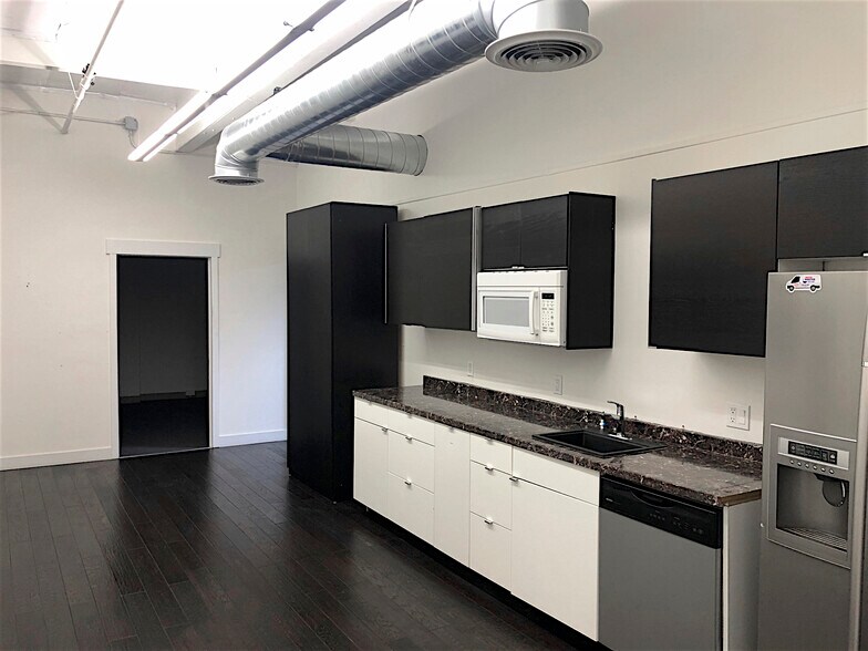 More Photos Of 1031 W Manchester Blvd, Inglewood Light Distribution For Lease