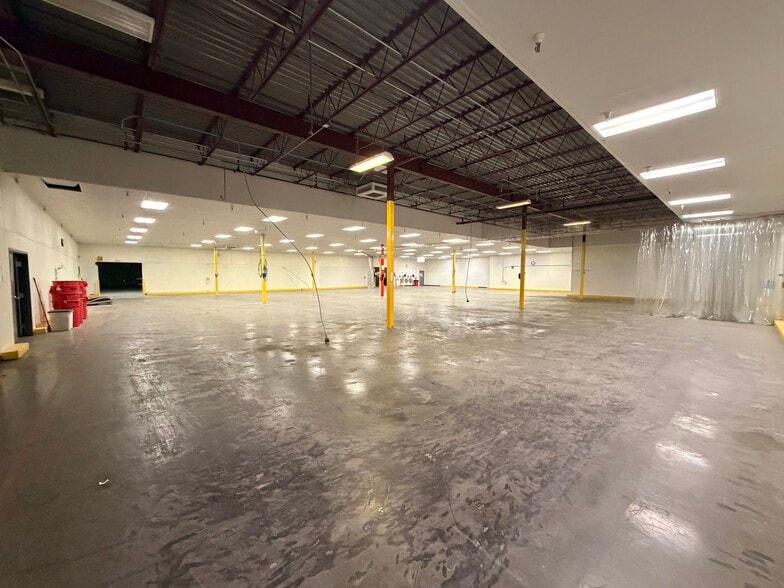 More Photos Of 100 Chamber Plz, Charleroi Supermarket For Lease