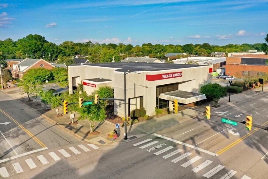 More Photos Of 201 E Market St, Smithfield Bank For Sale