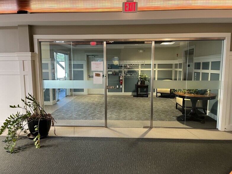 More Photos Of 300 Constitution Ave, Portsmouth Research And Development For Lease