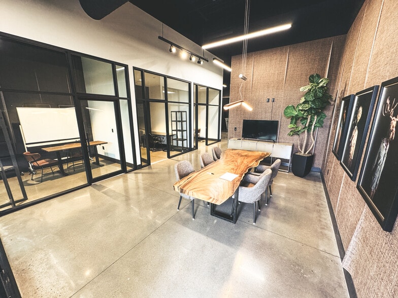 More Photos Of 2121 S Bellview Rd, Rogers Freestanding For Lease