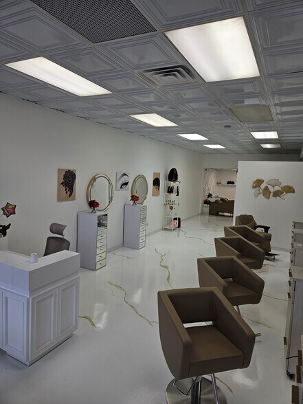 More Photos Of 6 Orangetown Shopping Ctr, Orangeburg General Retail For Lease