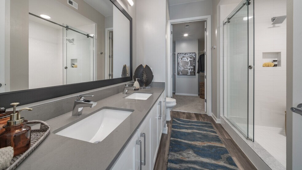 More Photos Of 295 NE Ivanhoe Blvd, Orlando Apartments For Lease