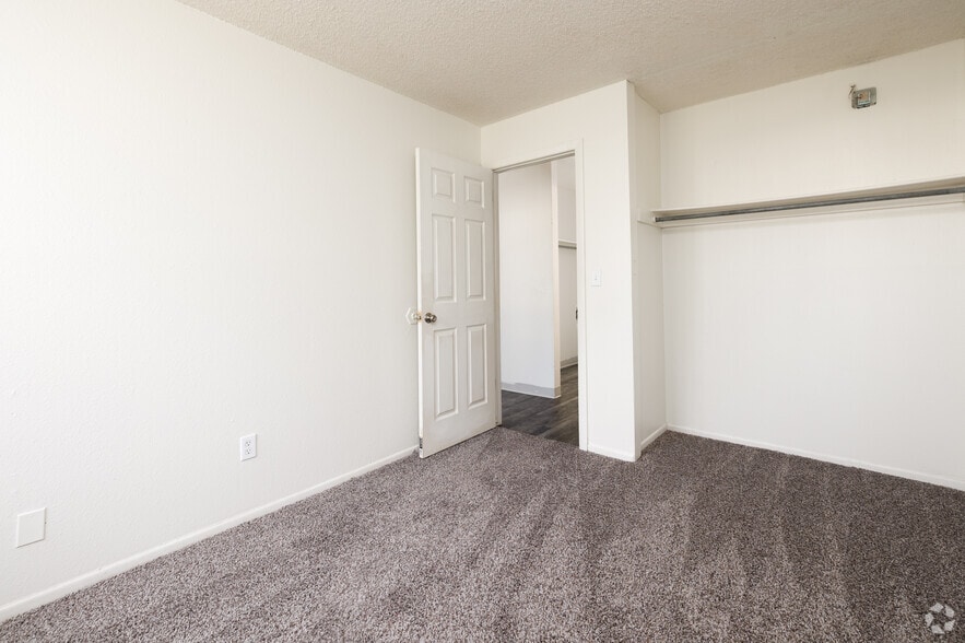 More Photos Of 2025 Jerry Murphy Rd, Pueblo Apartments For Sale