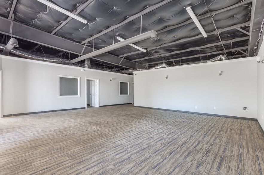 More Photos Of 595-605 E US Highway 80 E, Sunnyvale Research And Development For Lease