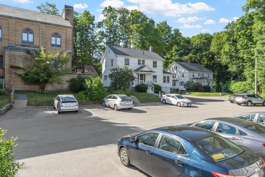 More Photos Of 2 Ureco Ter, Worcester Apartments For Sale