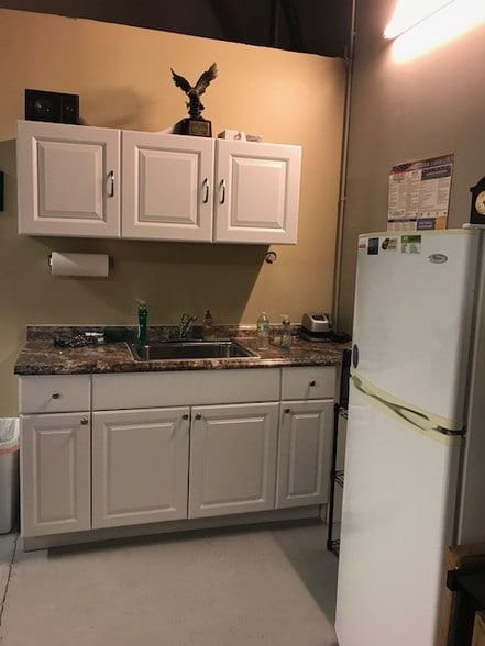 More Photos Of 3300 S Congress Ave, Boynton Beach Showroom For Lease