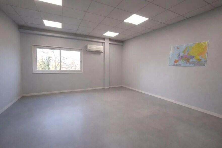 More Photos Of 68 Chemin De La Flambère, Toulouse Flex For Lease
