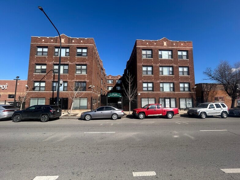 More Photos Of 4850 W North Ave, Chicago Apartments For Sale