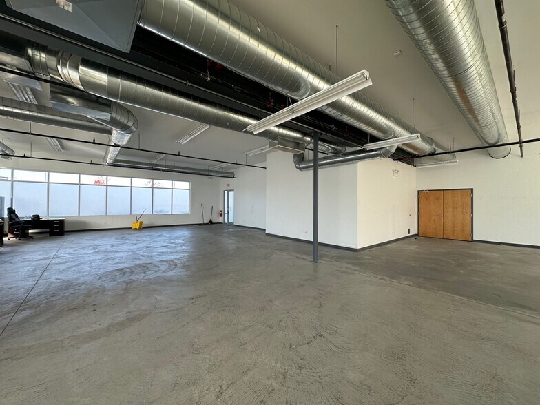 More Photos Of 900 S Milwaukee Ave, Vernon Hills Freestanding For Lease