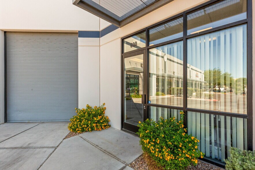 More Photos Of 4570 W Post Rd, Las Vegas Showroom For Lease