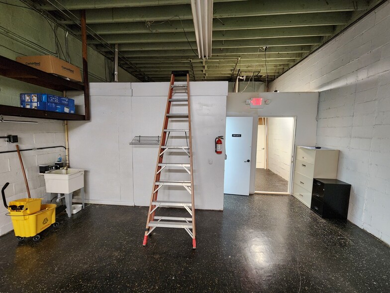 More Photos Of 4105 12 Mile Rd, Berkley Storefront For Sale