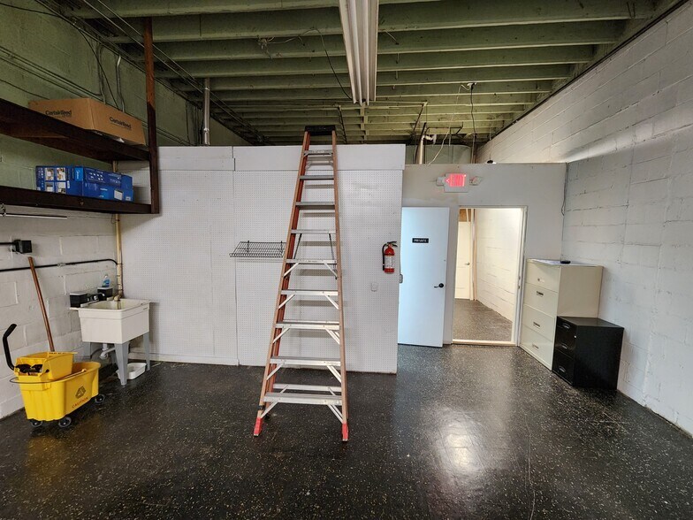 More Photos Of 4105 12 Mile Rd, Berkley Storefront For Sale