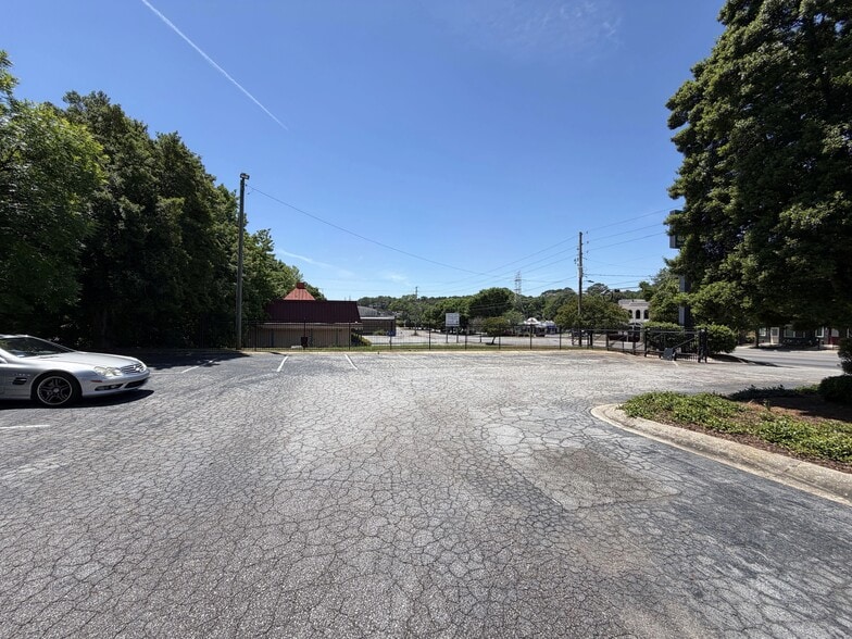 More Photos Of 3080 Campbellton Rd SW, Atlanta Office Residential For Sale
