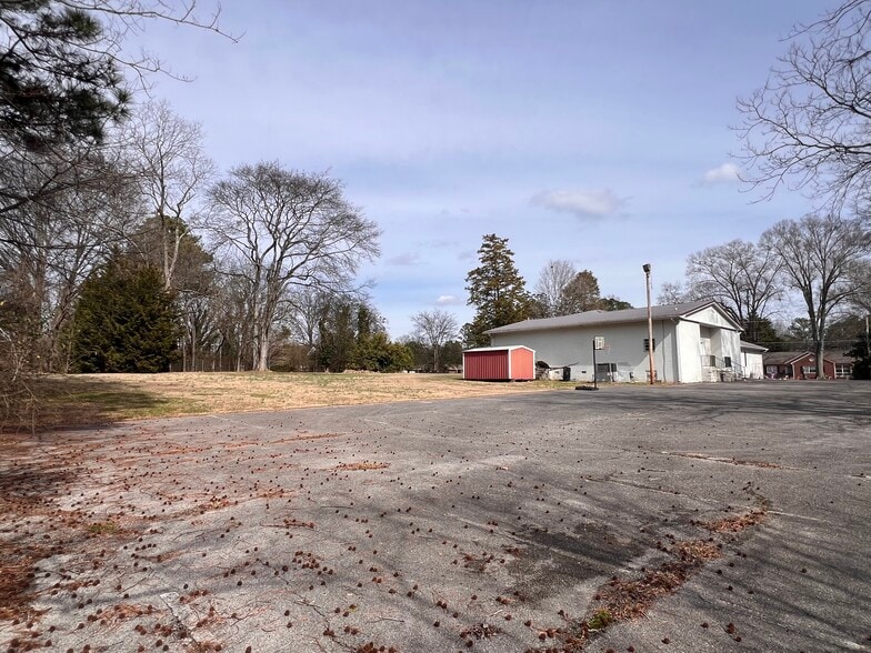 More Photos Of 703 N Main St, LaFayette Religious Facility For Sale