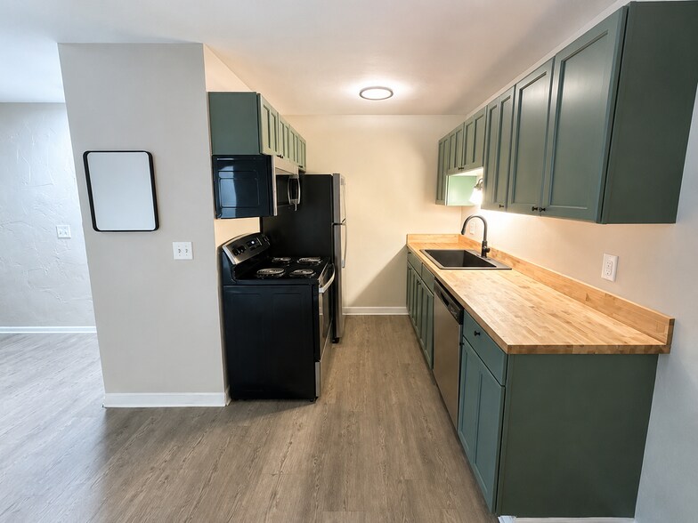 More Photos Of 748 Tatum St, Saint Paul Apartments For Sale