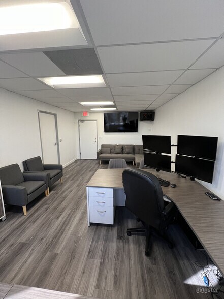 More Photos Of 17725 Crenshaw Blvd, Torrance Office For Sale