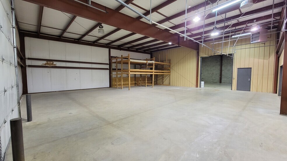 More Photos Of 1222 US HWY 50, Chillicothe Flex For Sale