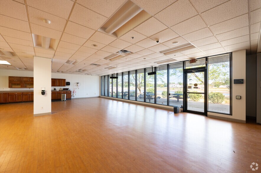 More Photos Of 9001 S Walnut St, Daleville Office For Lease