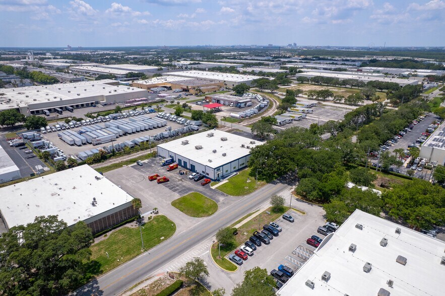 More Photos Of 2180 Premier Row, Orlando Warehouse For Lease
