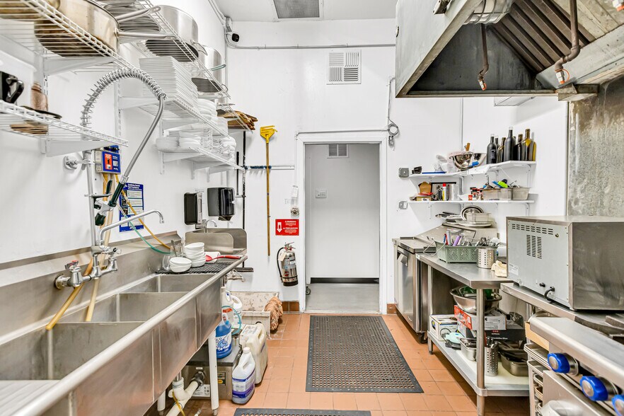 More Photos Of 1011 Del Paso Blvd, Sacramento Restaurant For Sale