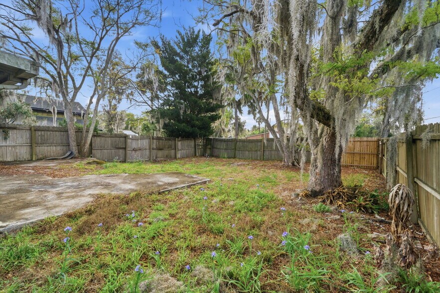 More Photos Of 1030 Camphor Ln, Deland General Retail For Sale