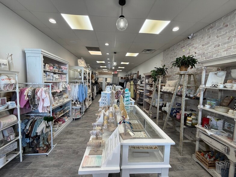 More Photos Of 1170-1194 Wantagh Ave, Wantagh Bank For Lease