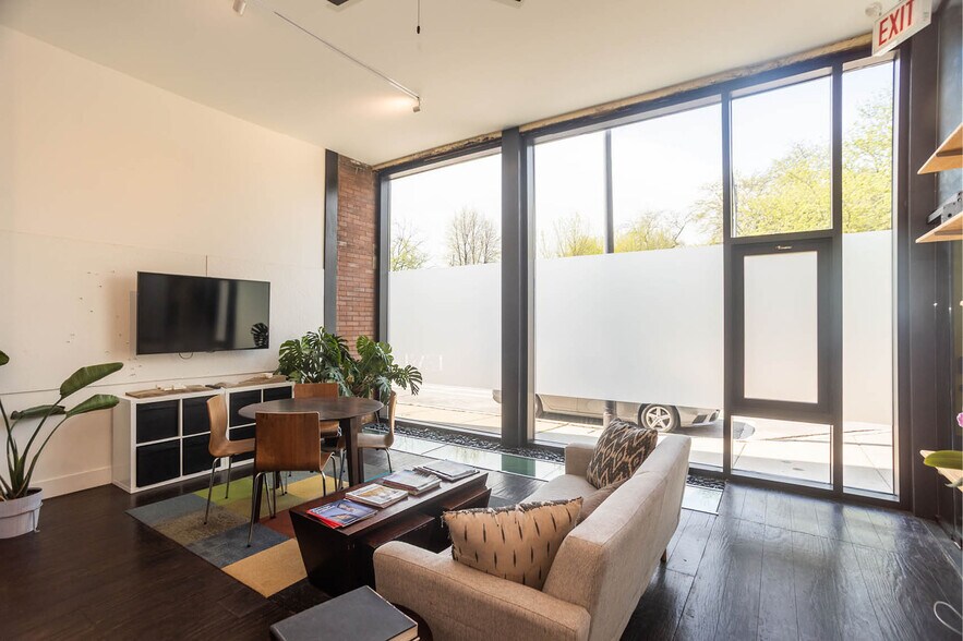 More Photos Of 3489 N Elston Ave, Chicago Storefront Retail Office For Sale