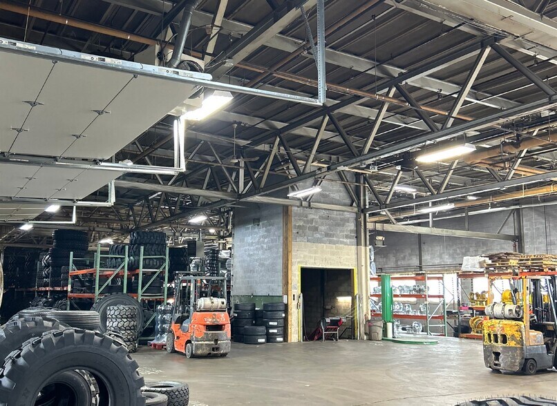 More Photos Of 414 Continuum Dr, Liverpool Warehouse For Sale