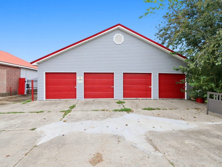 More Photos Of 906 Reppert St, Bacliff Self Storage For Sale